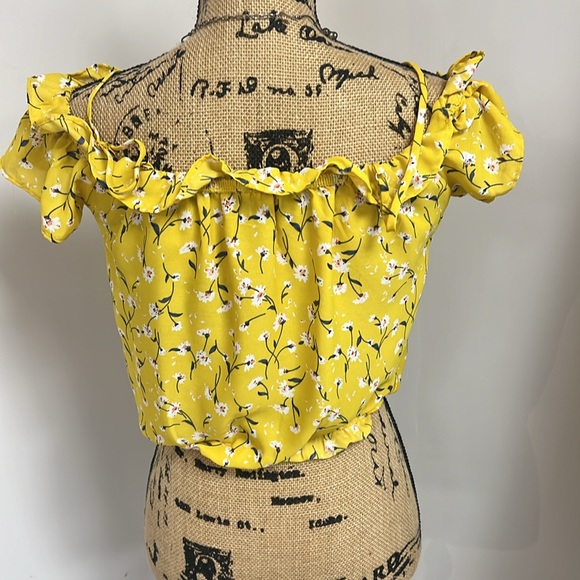 Vibrant, flowing top that is perfect for warmer weather! Very comfortable! - Picture 2 of 5